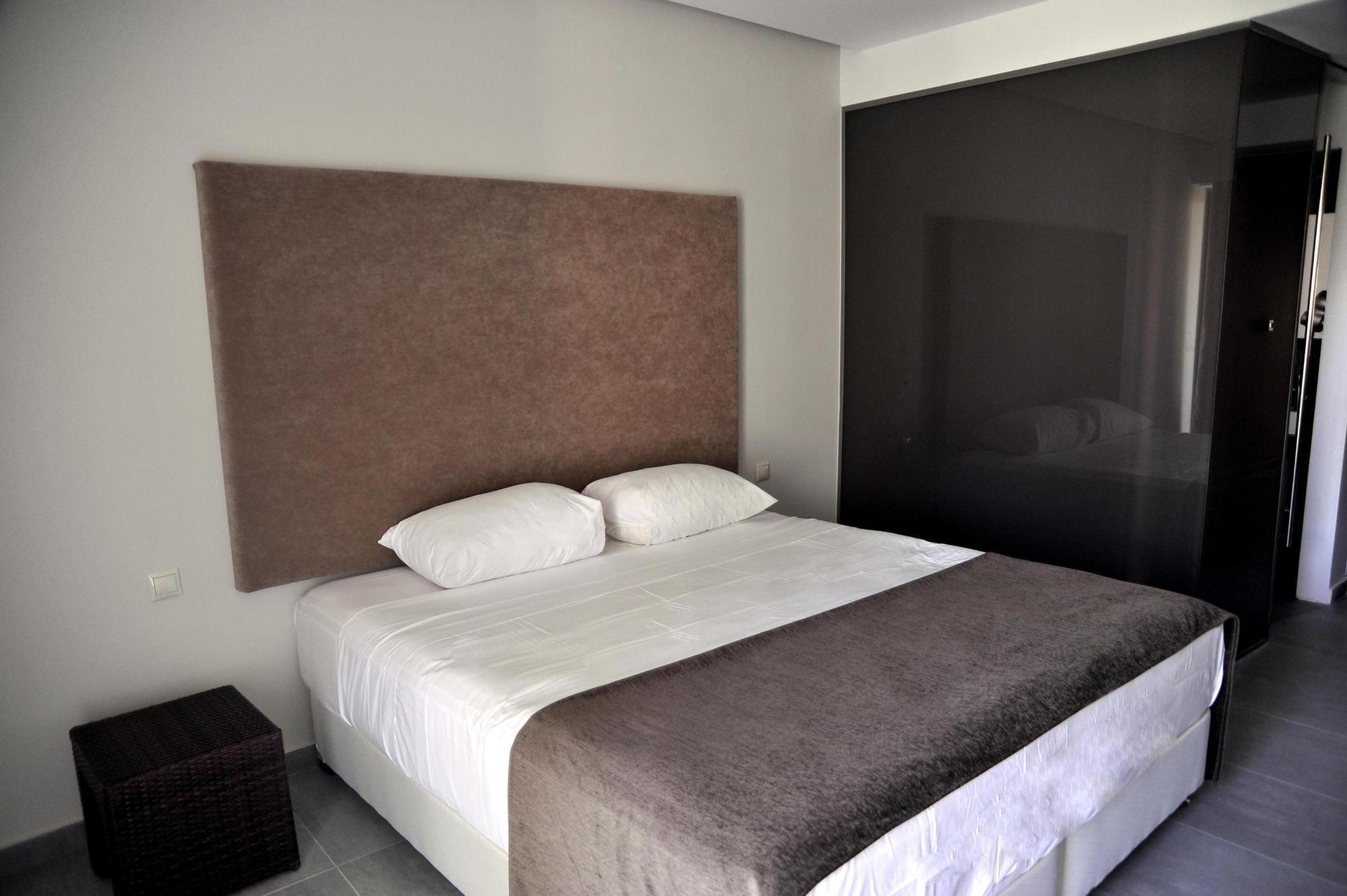 Oktober Downtown Boutique Hotel Rhodes City ภายนอก รูปภาพ