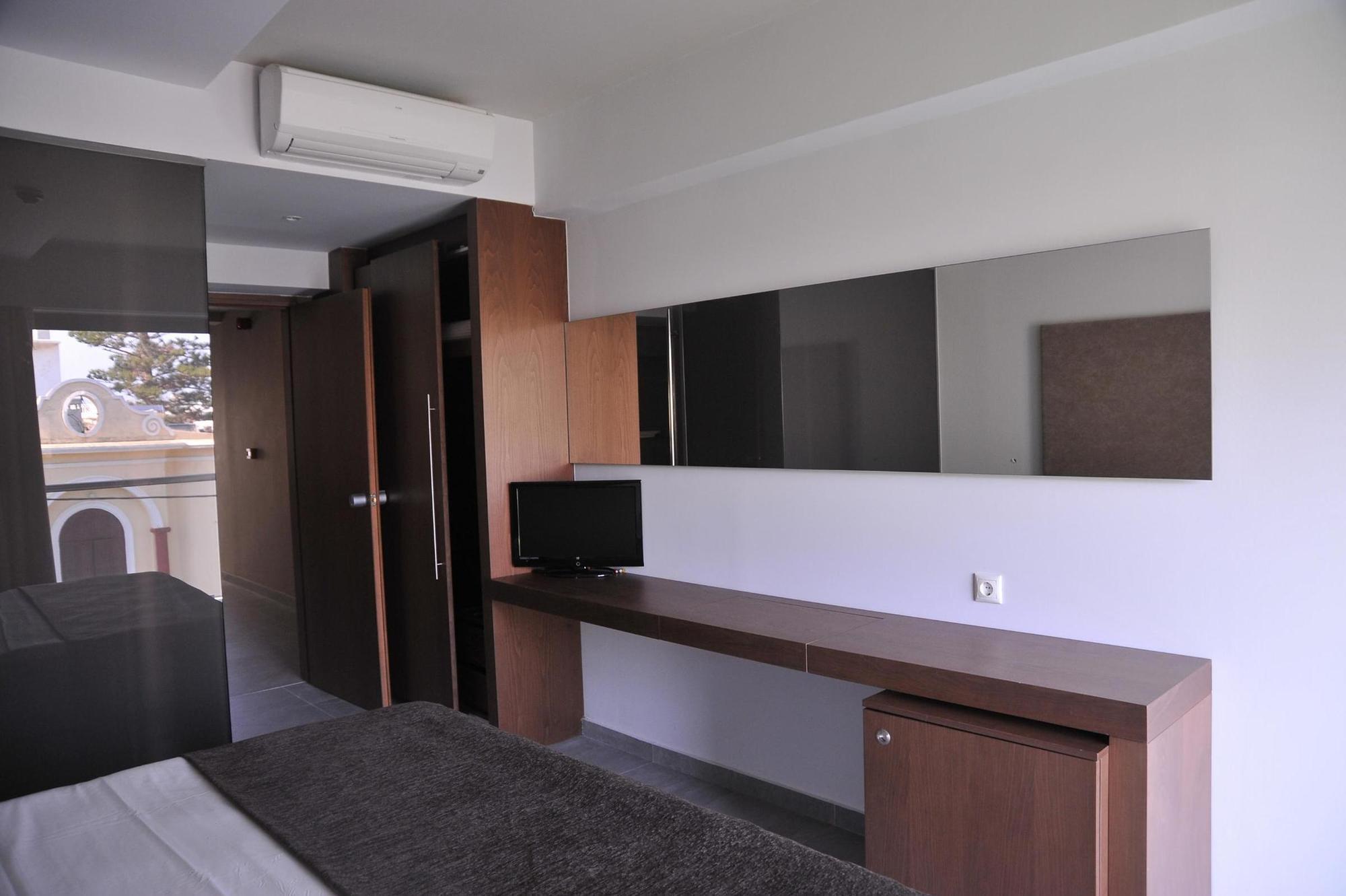 Oktober Downtown Boutique Hotel Rhodes City ภายนอก รูปภาพ
